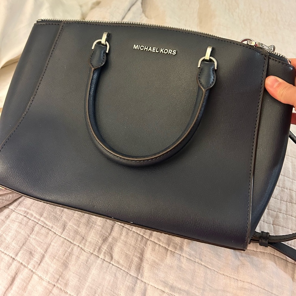 Micheal Kors Navy Purse - Picture 2 of 6